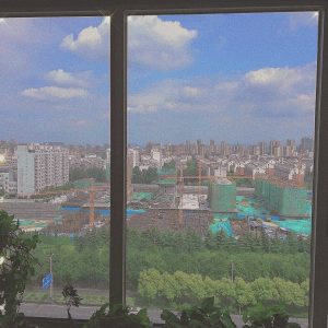 蓝天下的城市-阳光小屋